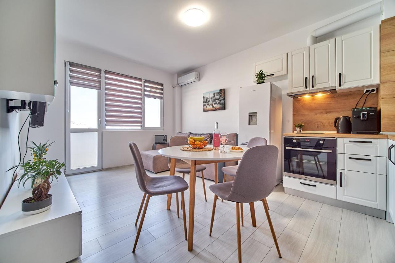 Cozy Apartment With Balcony On The Black Sea- Part Of The Family 'Vicki Apart 바르나 외부 사진