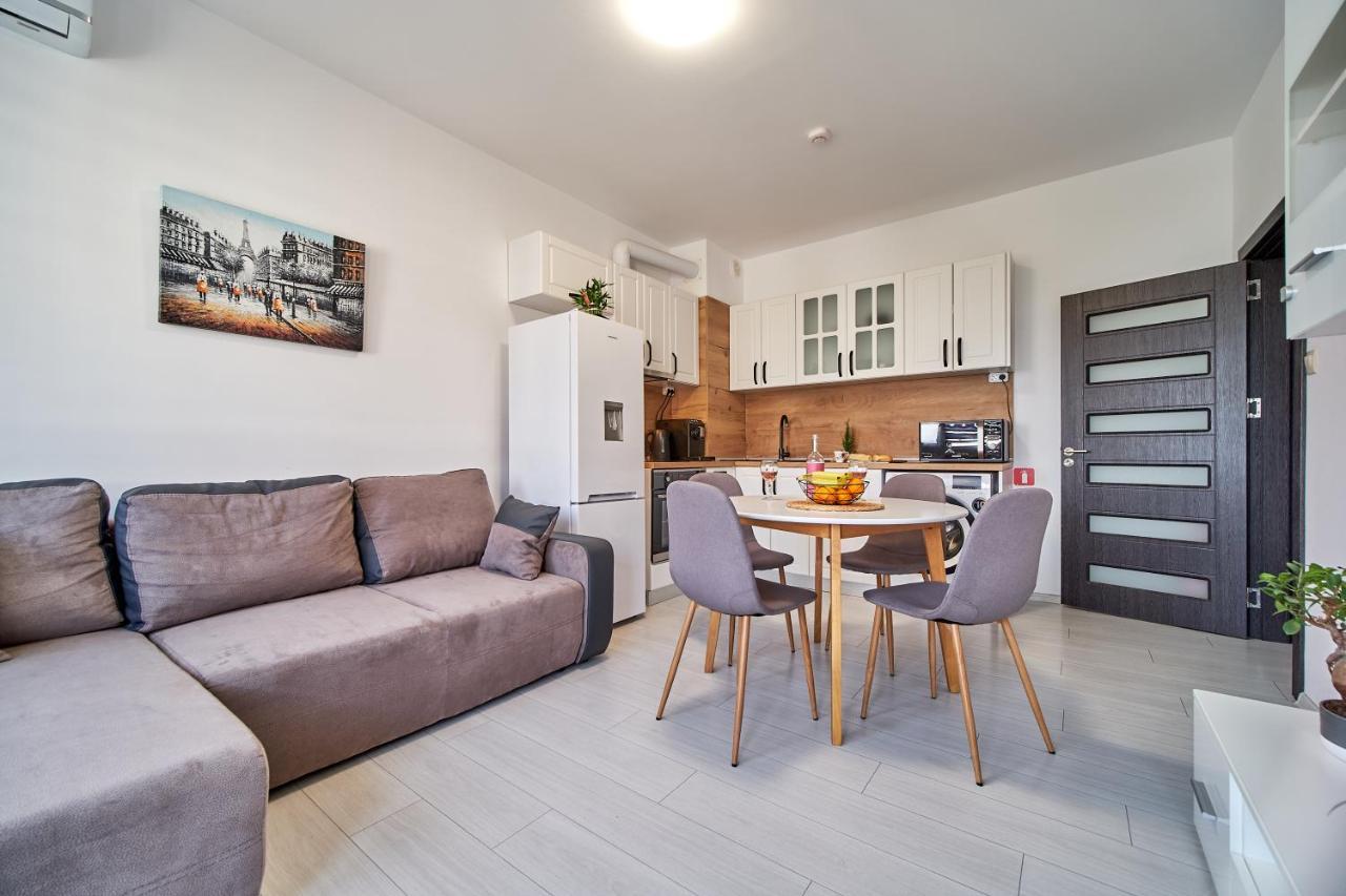 Cozy Apartment With Balcony On The Black Sea- Part Of The Family 'Vicki Apart 바르나 외부 사진
