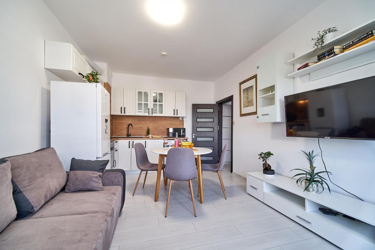 Cozy Apartment With Balcony On The Black Sea- Part Of The Family 'Vicki Apart 바르나 외부 사진