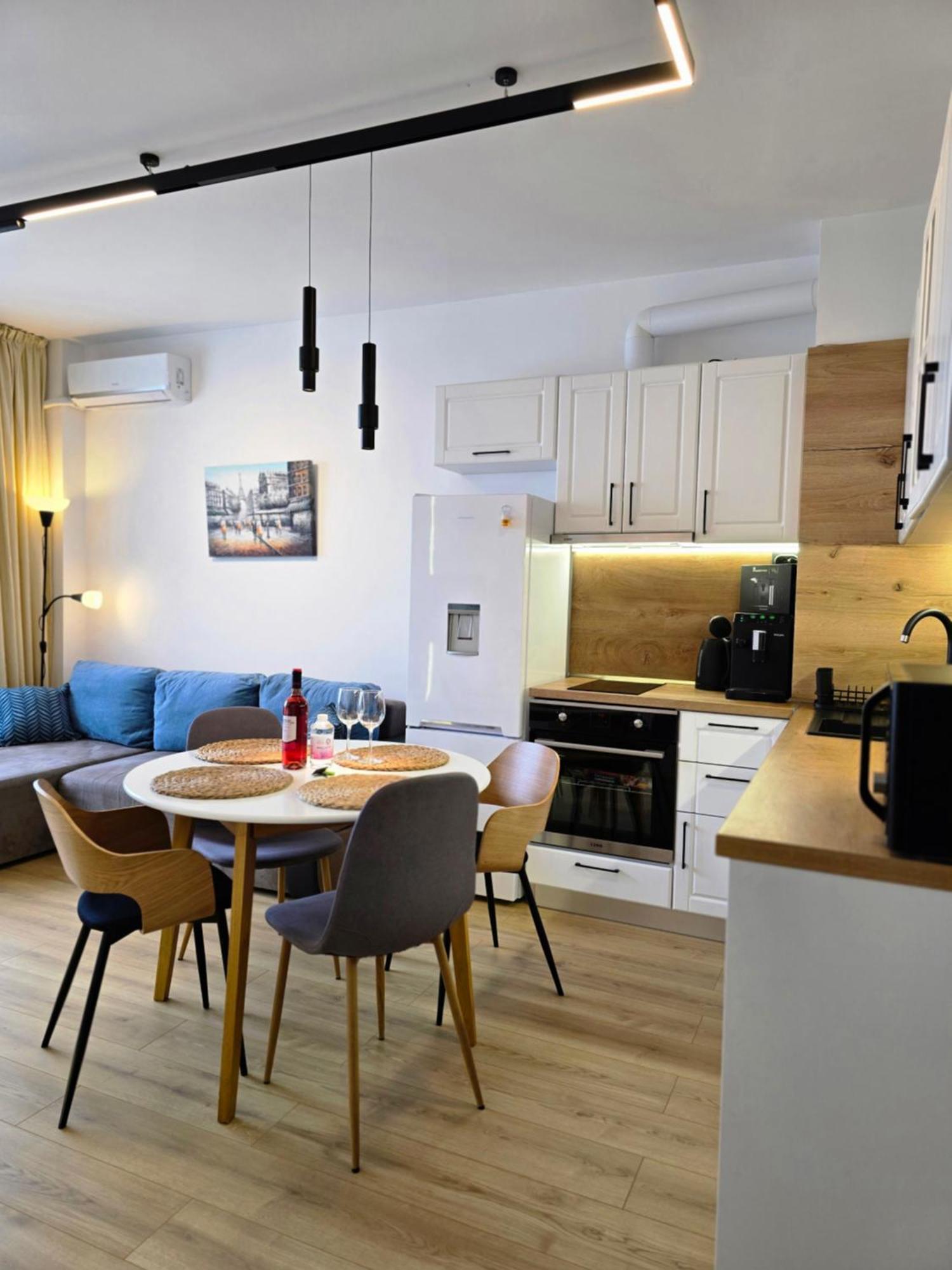 Cozy Apartment With Balcony On The Black Sea- Part Of The Family 'Vicki Apart 바르나 외부 사진